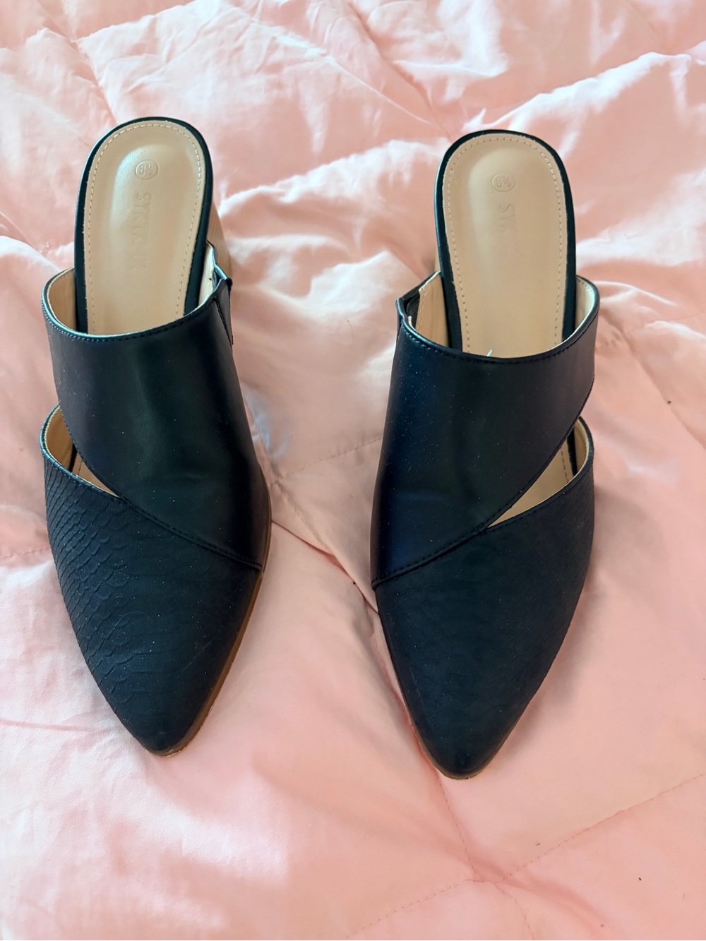 Women’s Black Pointed Slip-On Mules